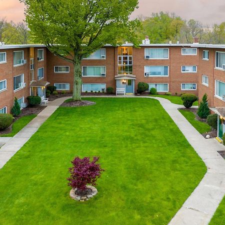 Georgetown Villas Two Bedroom 3-2A Apartment In Fairview Park, Ohio! Exterior foto